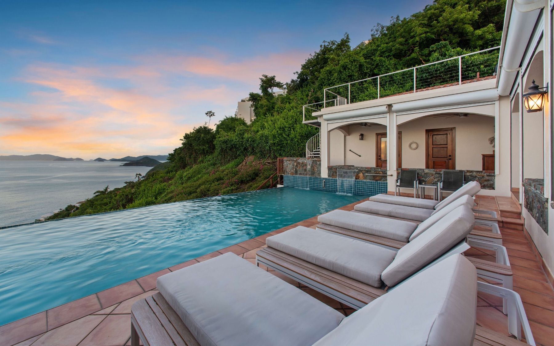 Stardust villa photo.