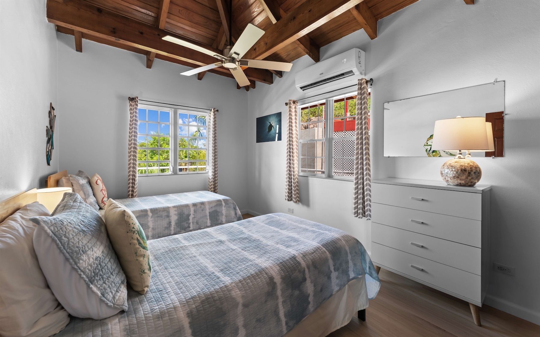 Twin bedroom