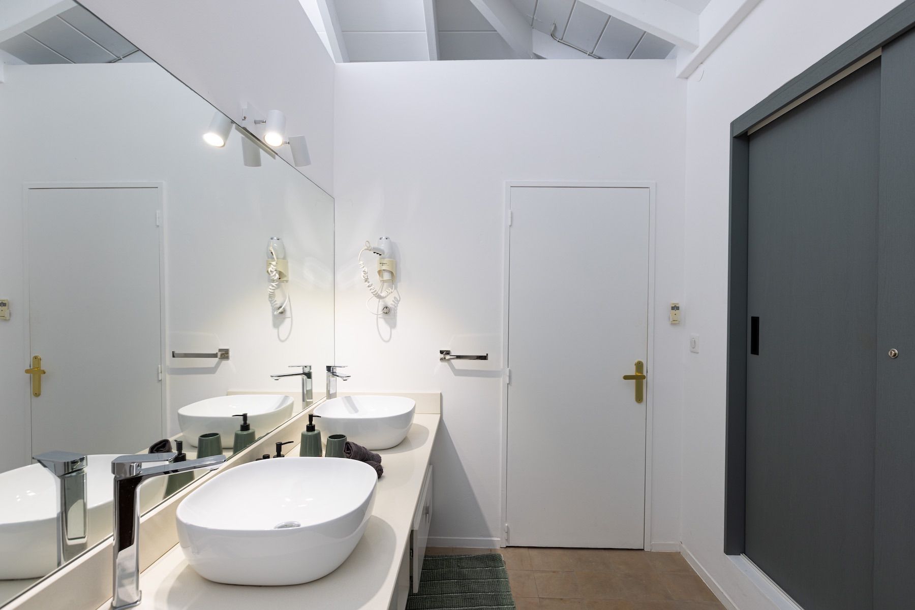 Ensuite