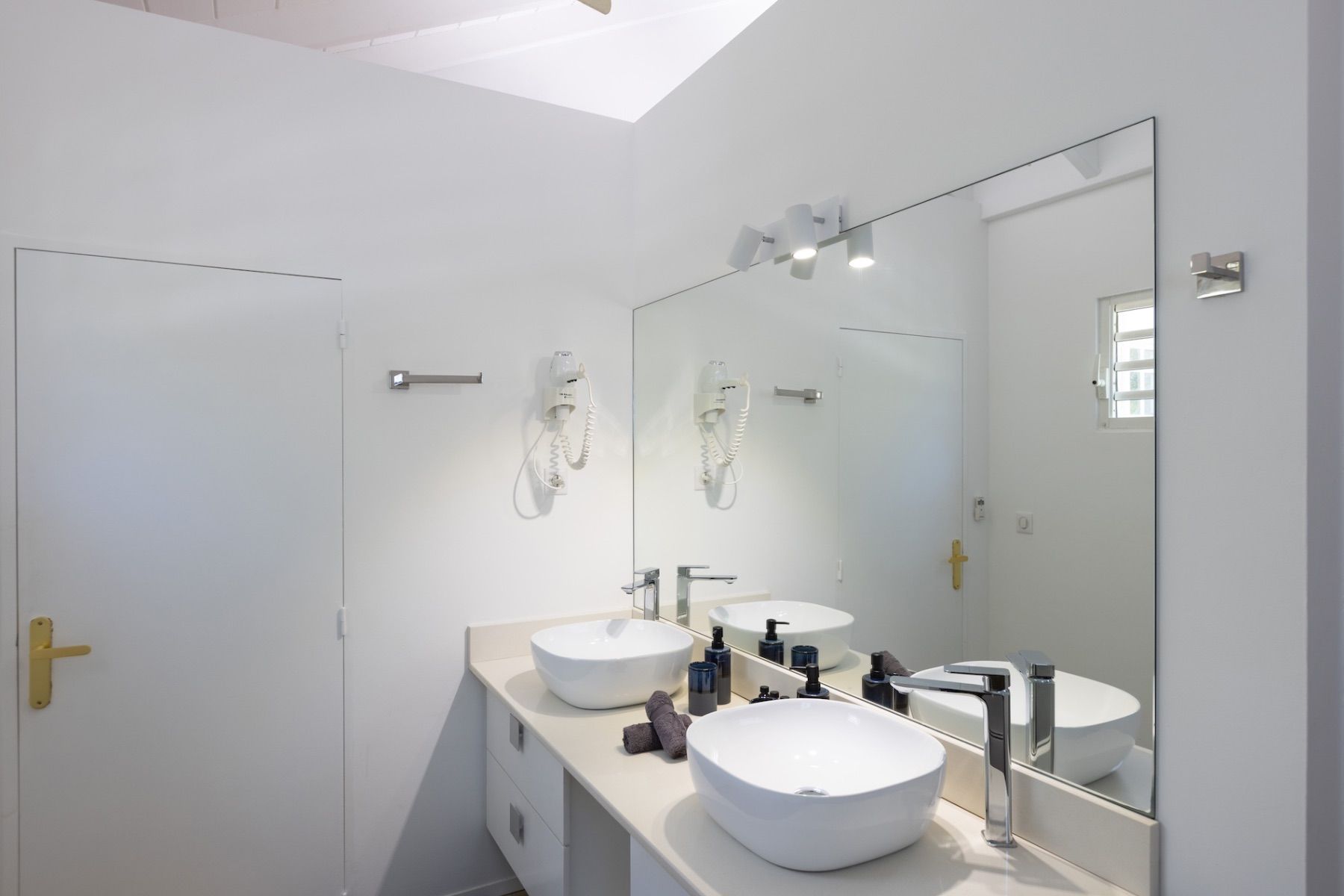 Ensuite