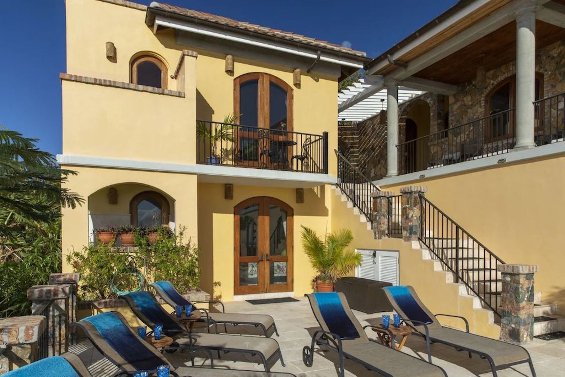 South Shore villa photo.