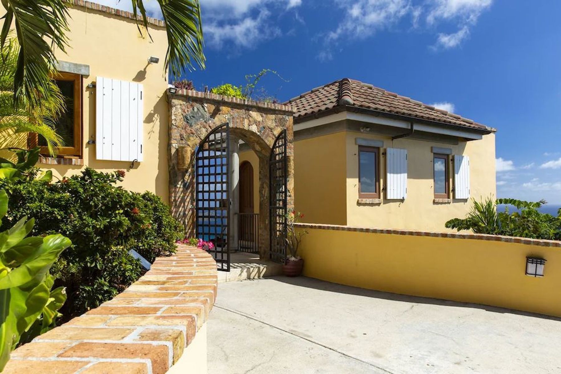 South Shore villa photo.