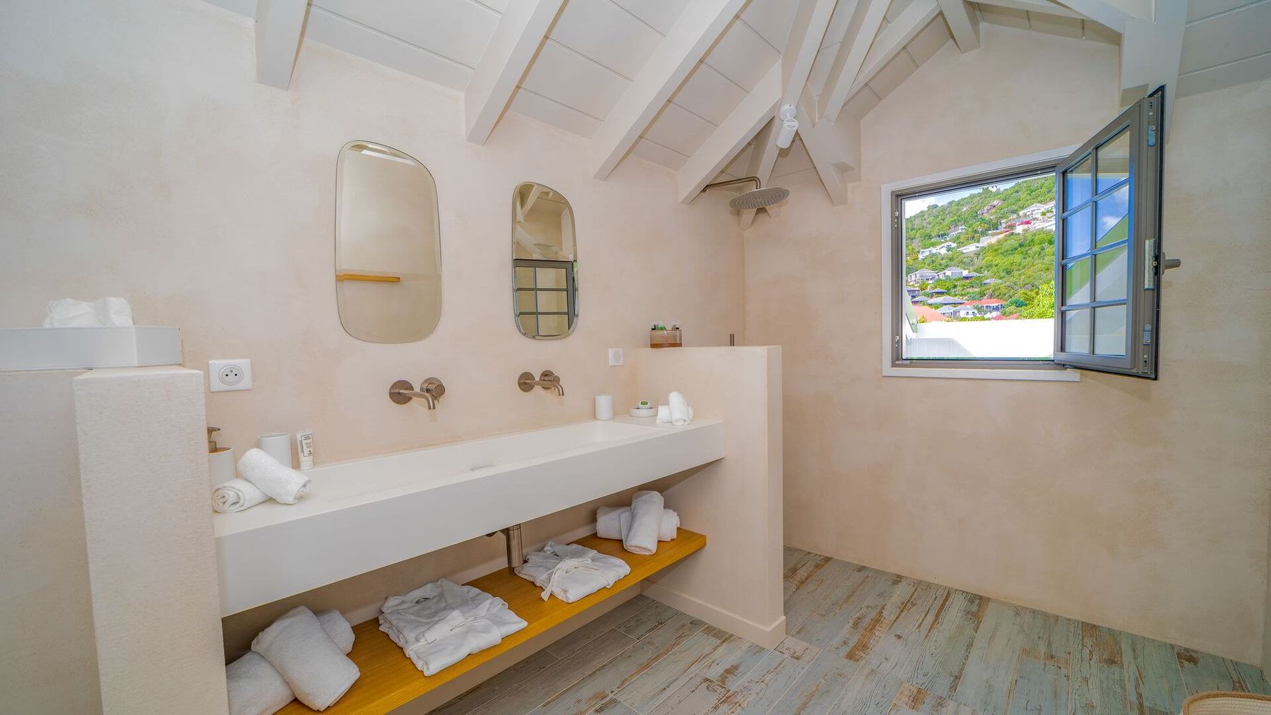 Colette villa photo.