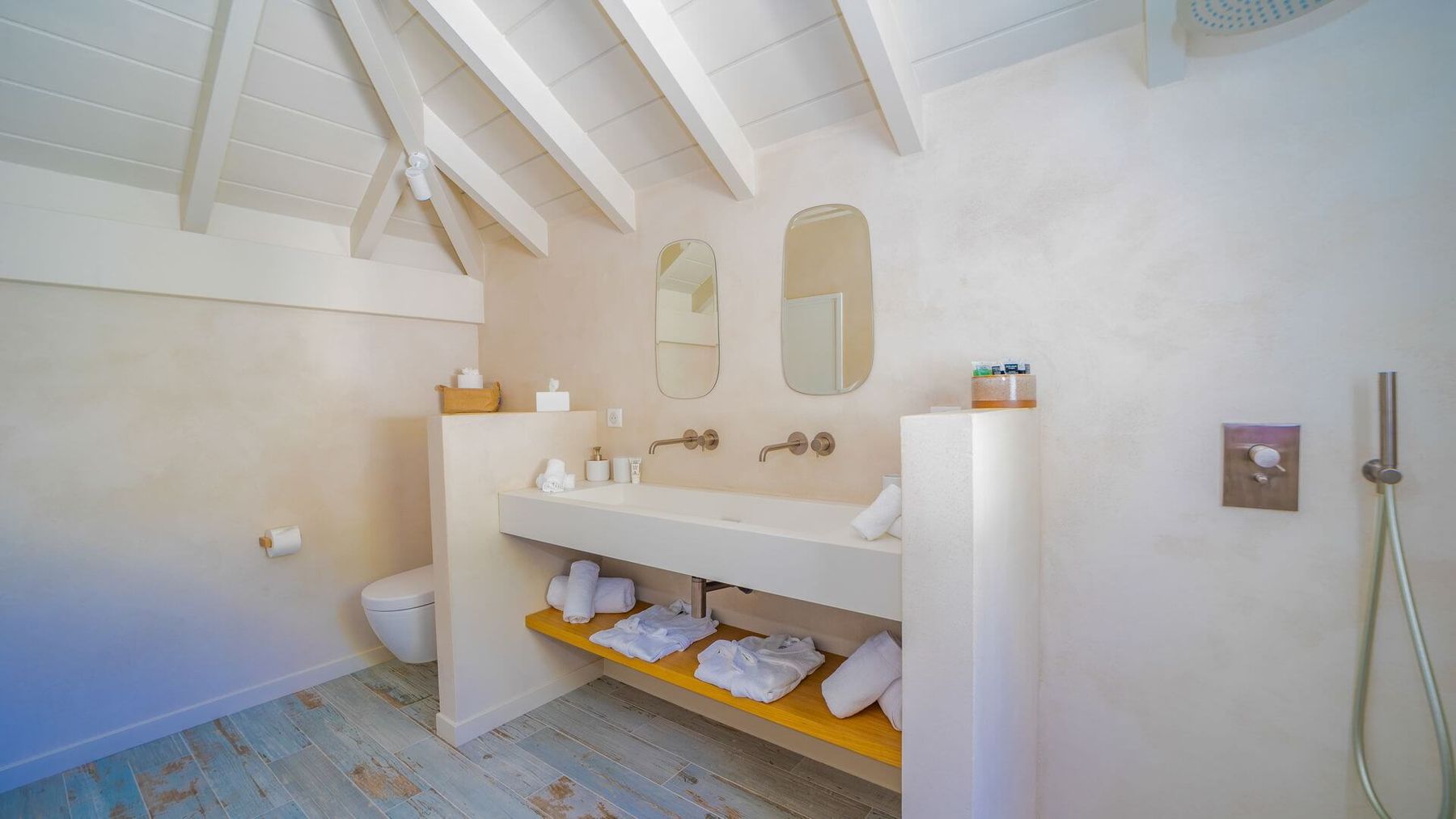 Colette villa photo.