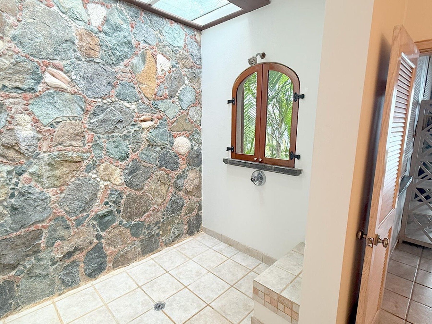 Anole villa photo.