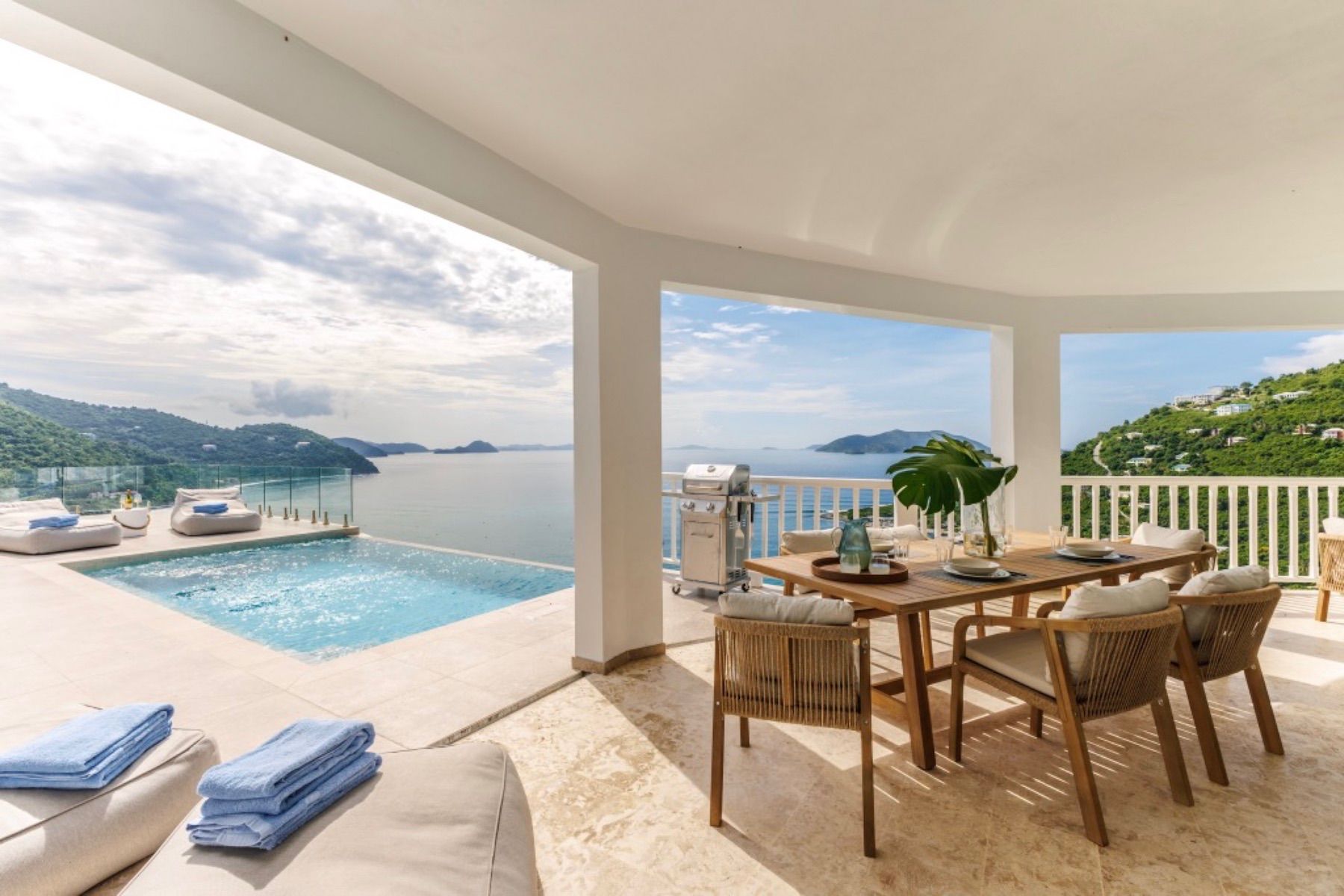 Alfresco Dining by the pool