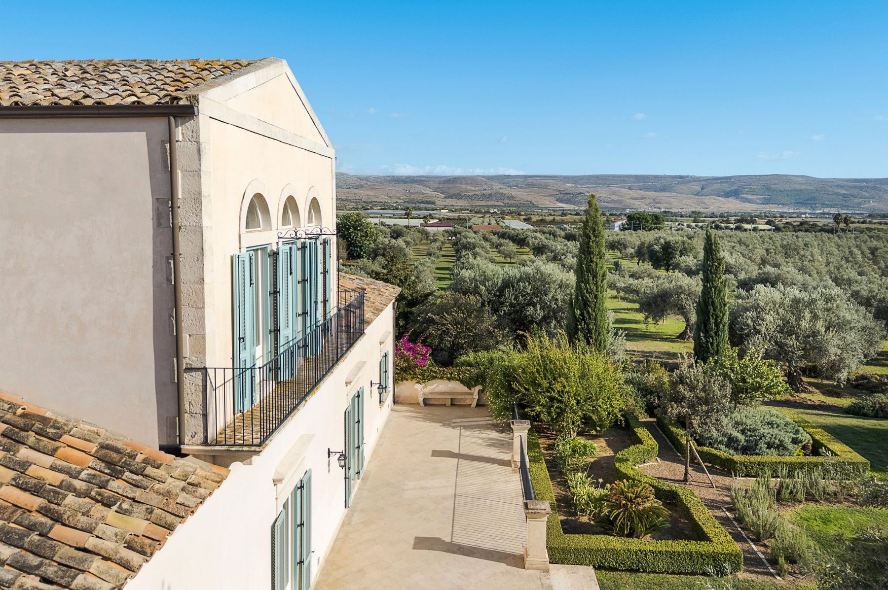 Domus Olivae villa photo.