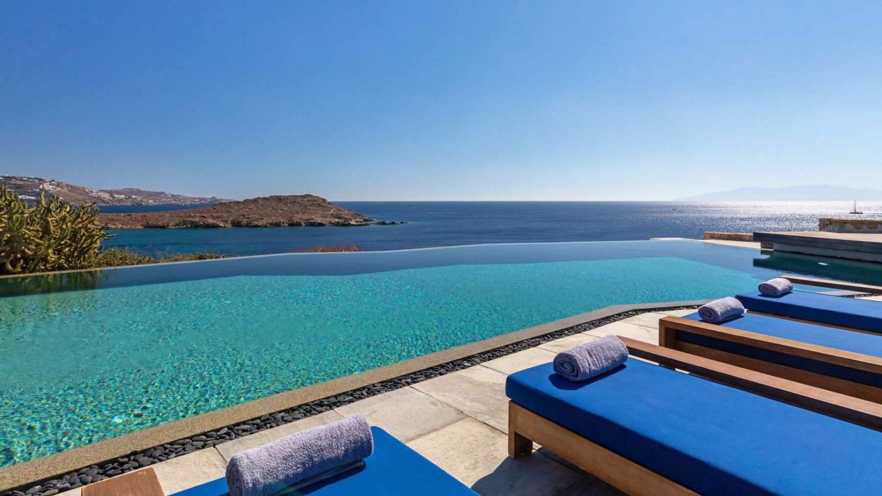 Destino villa photo.