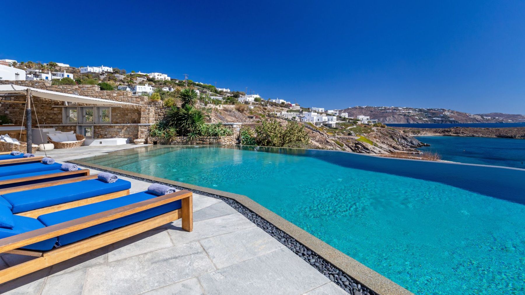 Destino villa photo.
