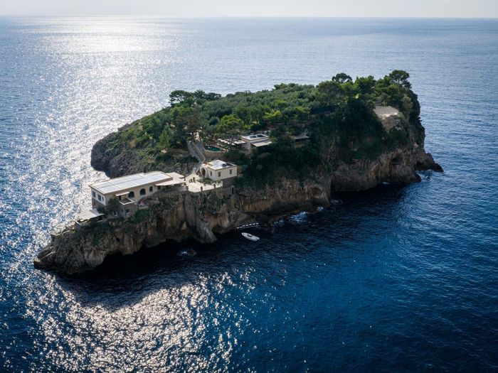 Isolaria villa photo.