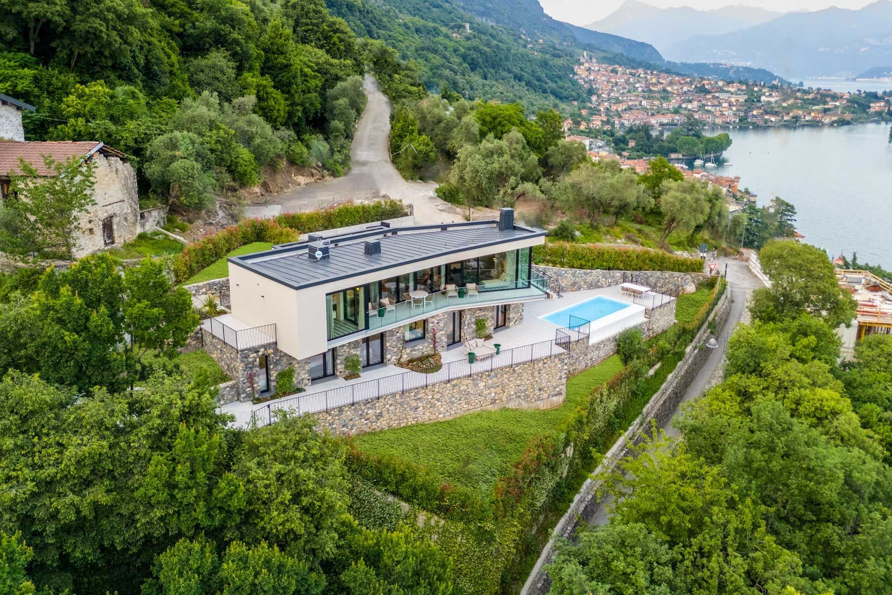 Luminora villa photo.