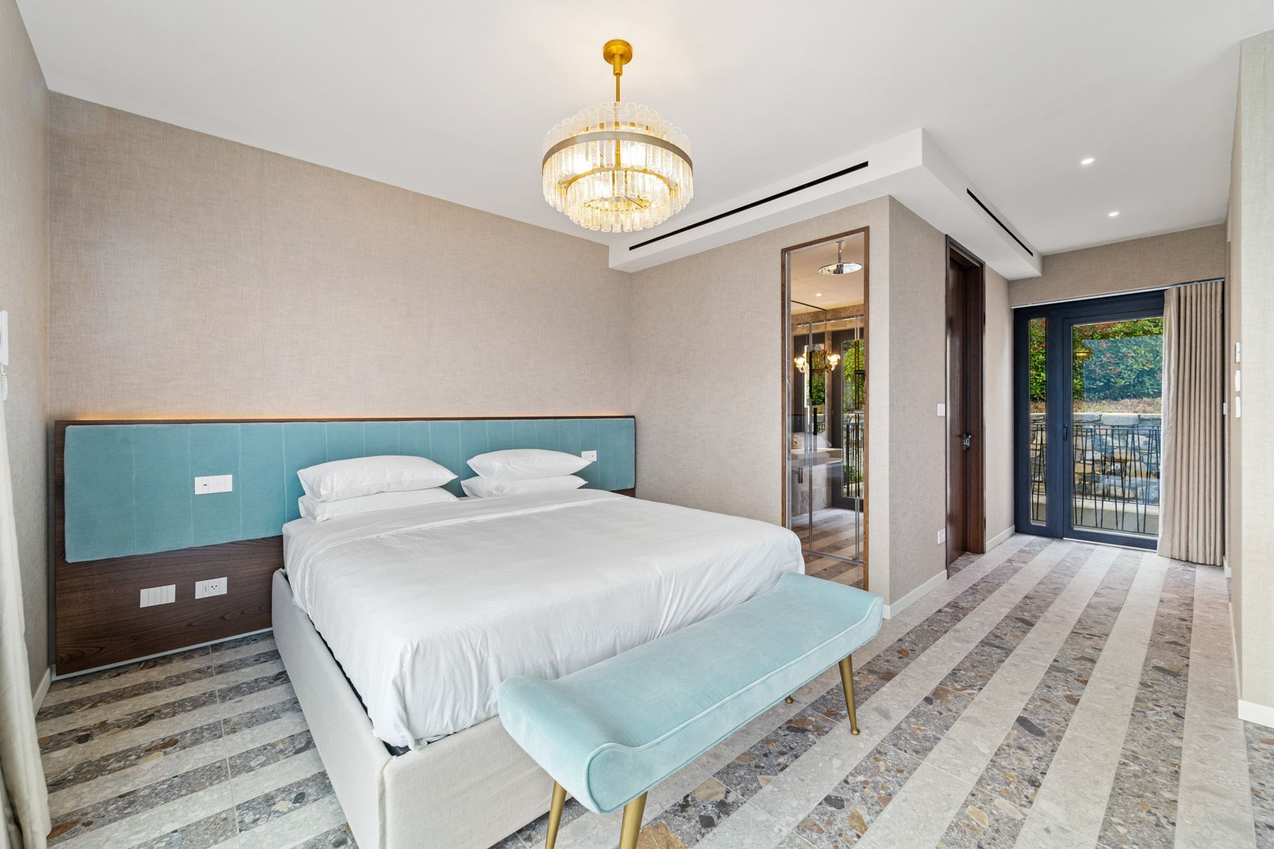 Luminora villa photo.
