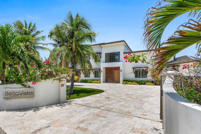 Bella Vista villa photo.