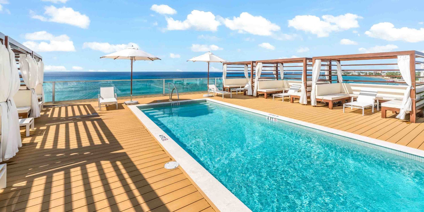 Shared rooftop terrace with swimming pool