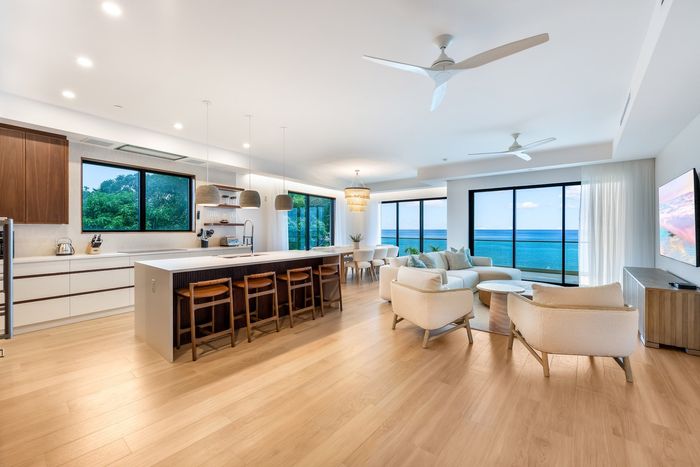 The Sands 4 located on Seven Mile Beach 