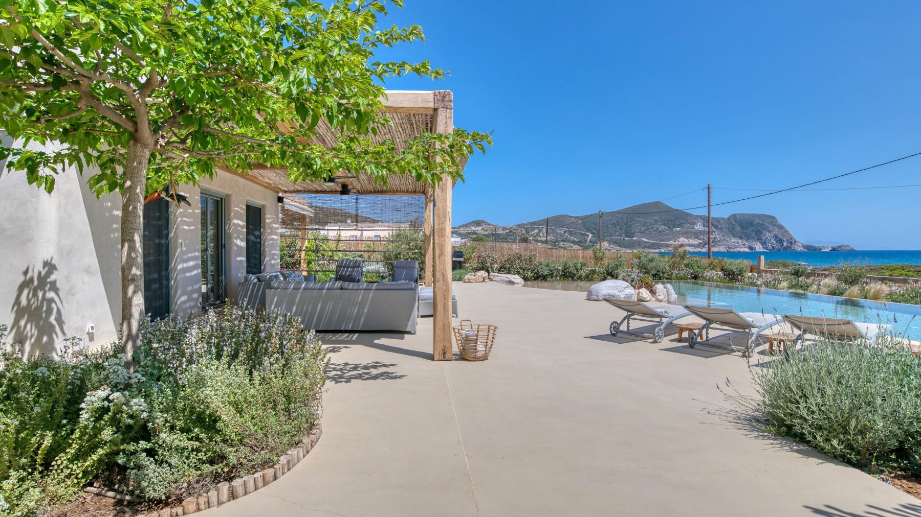 Alma villa photo.