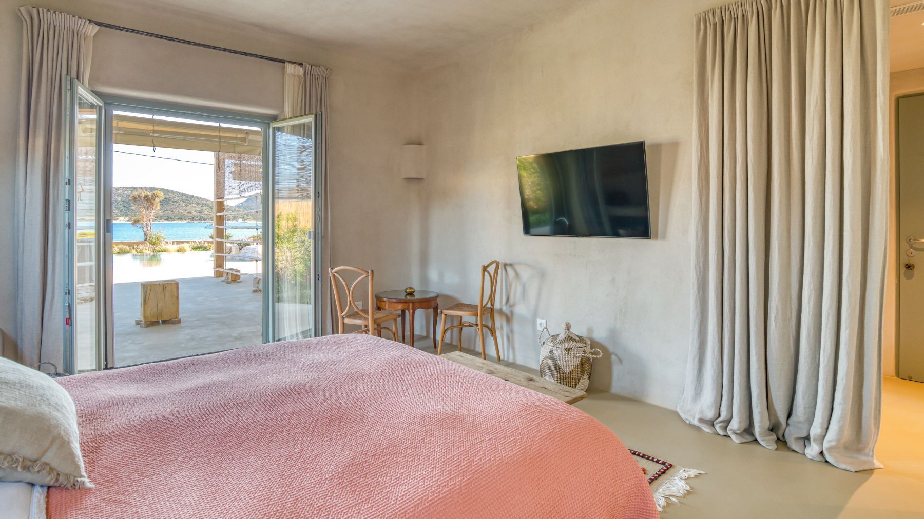 Alma villa photo.