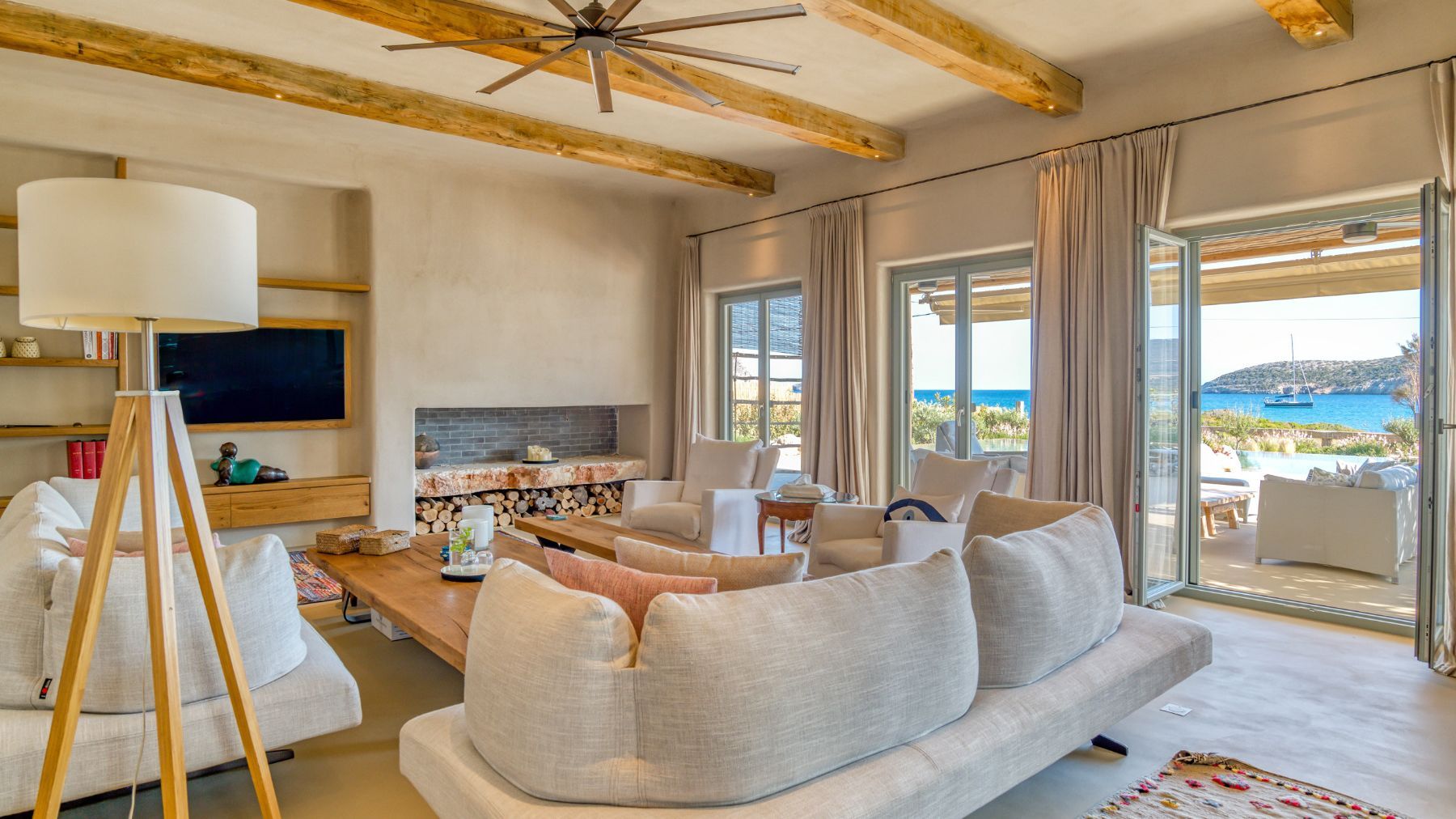 Alma villa photo.