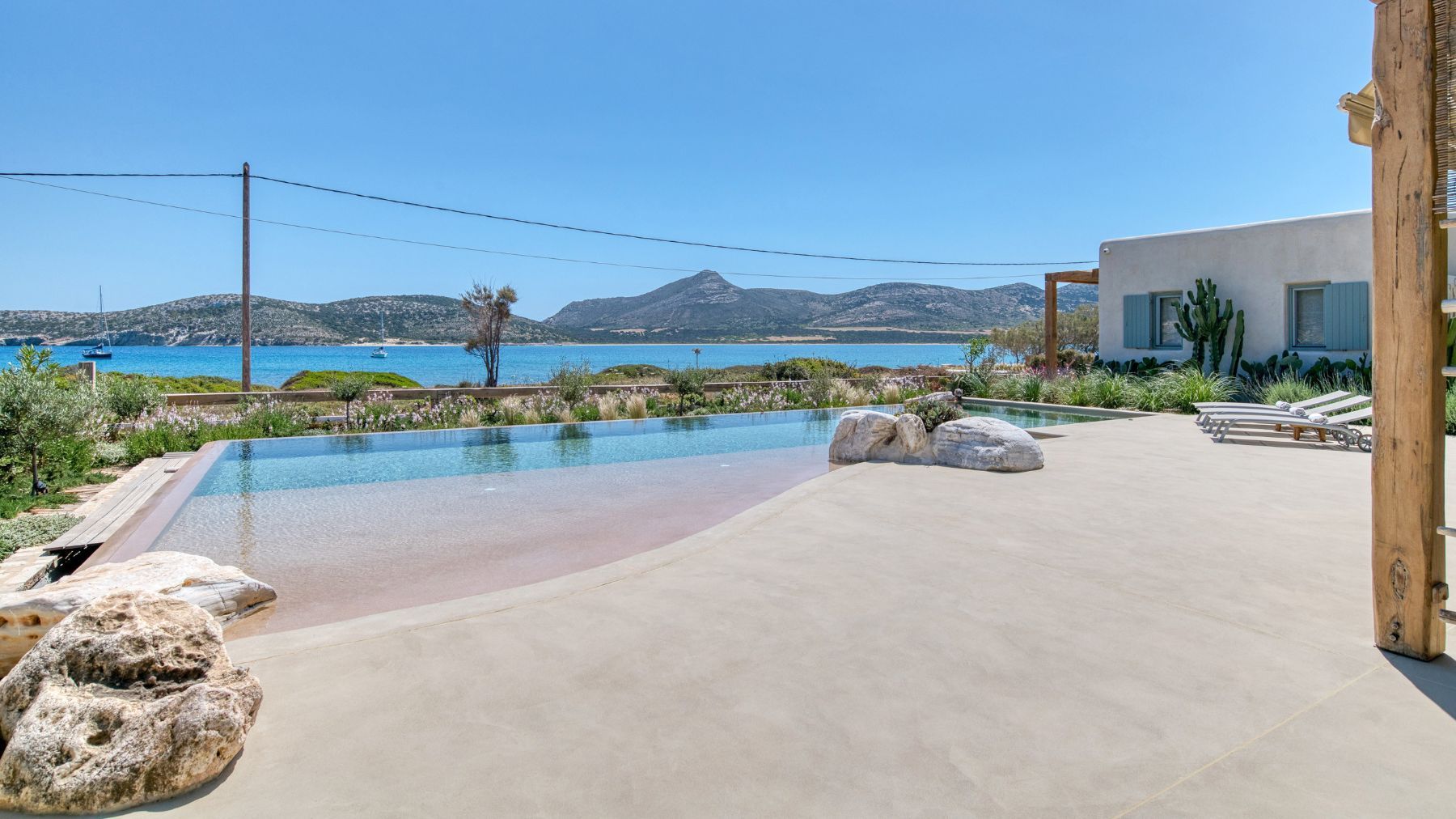 Alma villa photo.