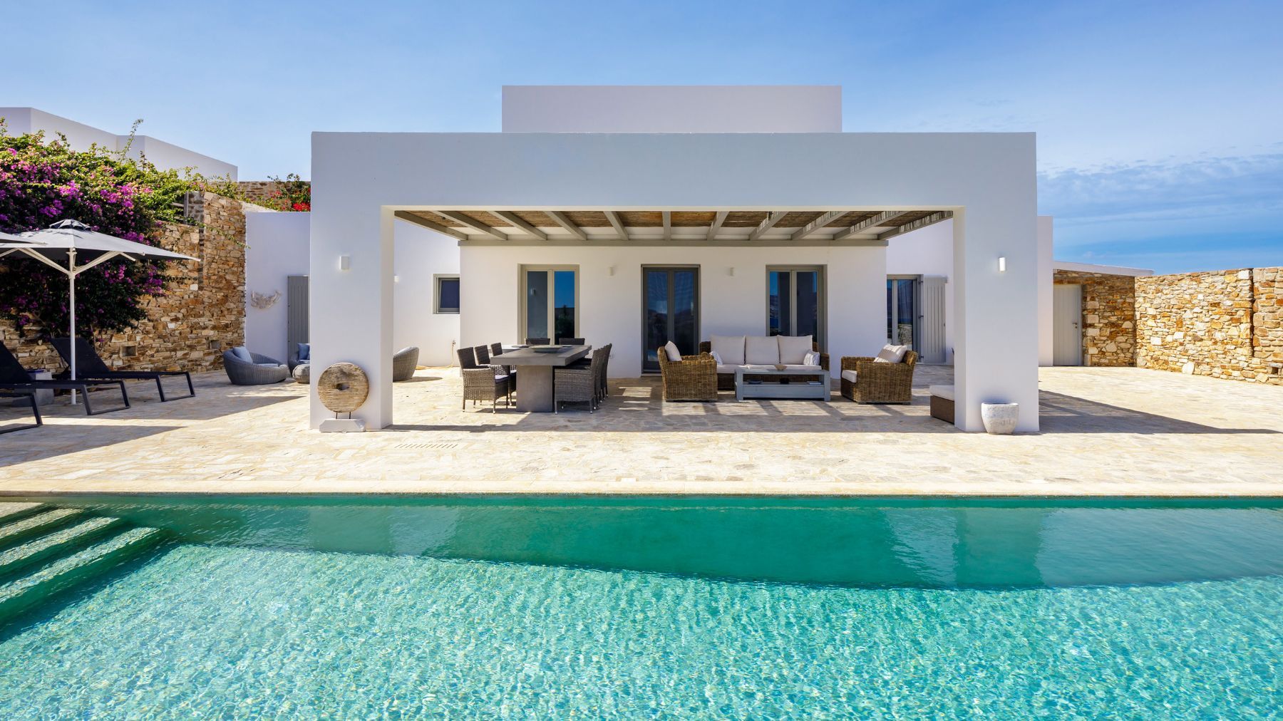 Byron villa photo.