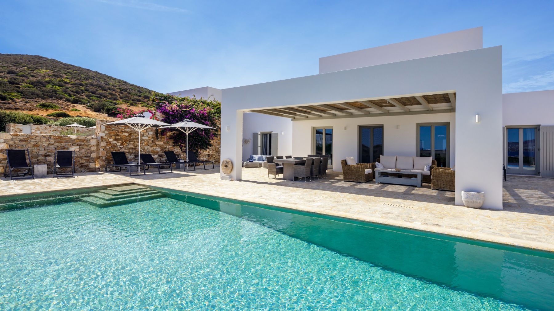 Byron villa photo.