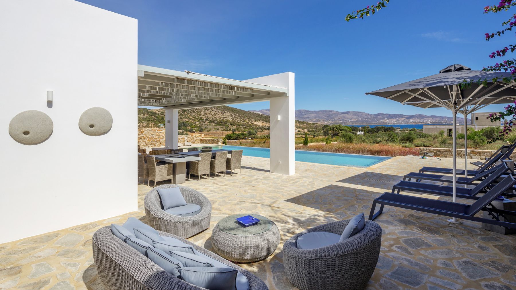 Byron villa photo.