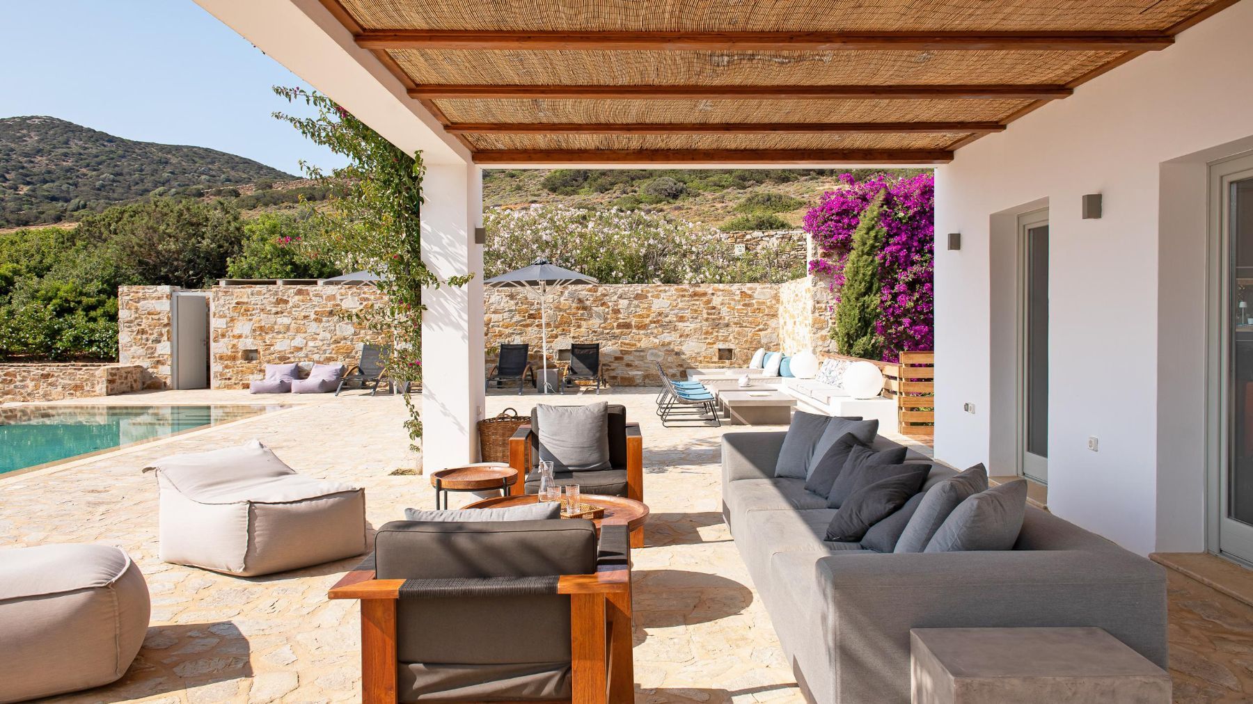 Bronte villa photo.