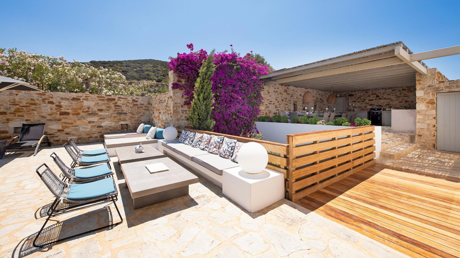 Bronte villa photo.