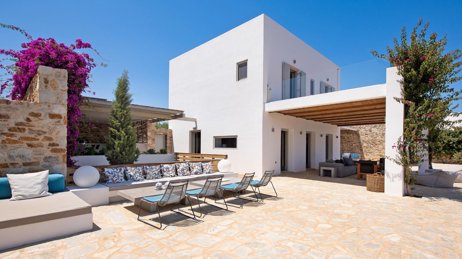 Bronte villa photo.