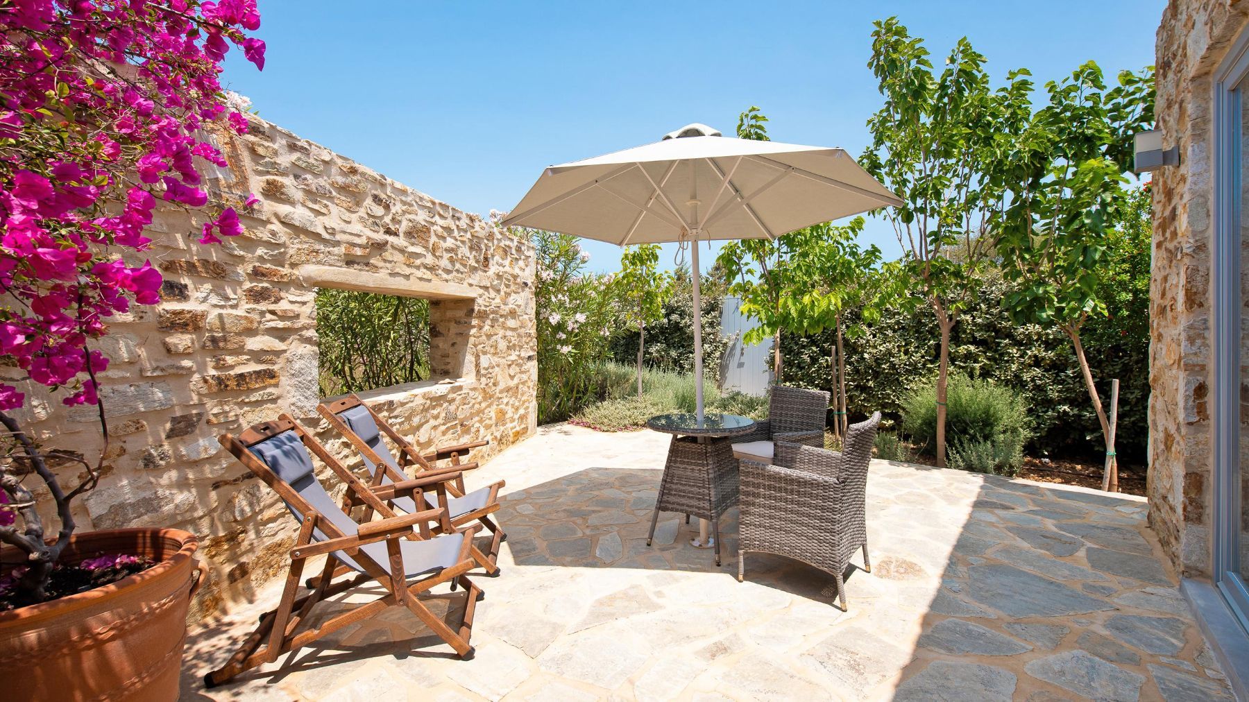 Bronte villa photo.
