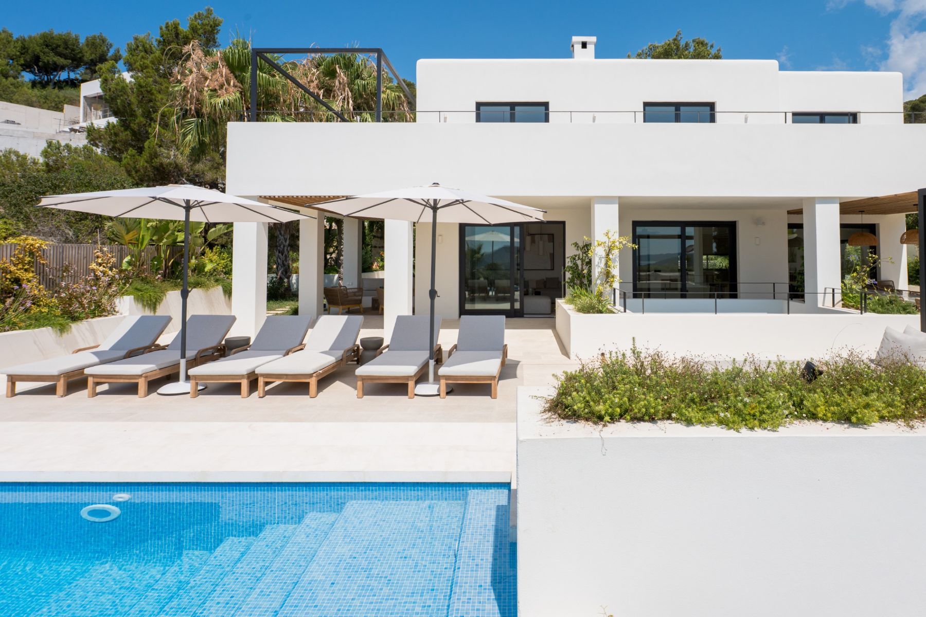 White Horizon villa photo.