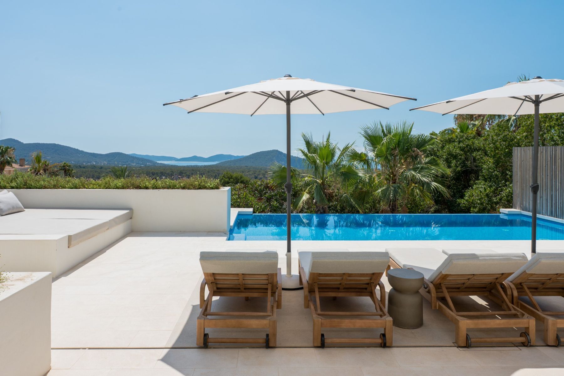 White Horizon villa photo.