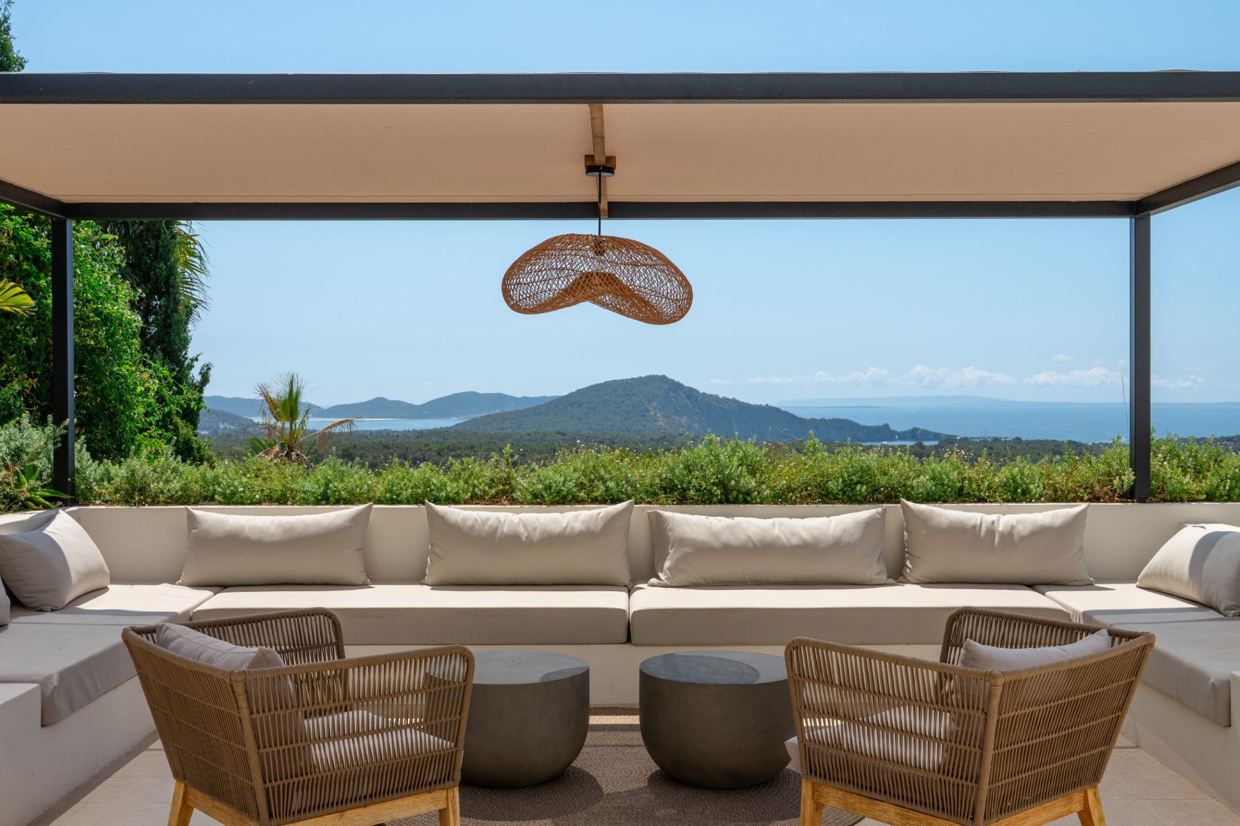 White Horizon villa photo.
