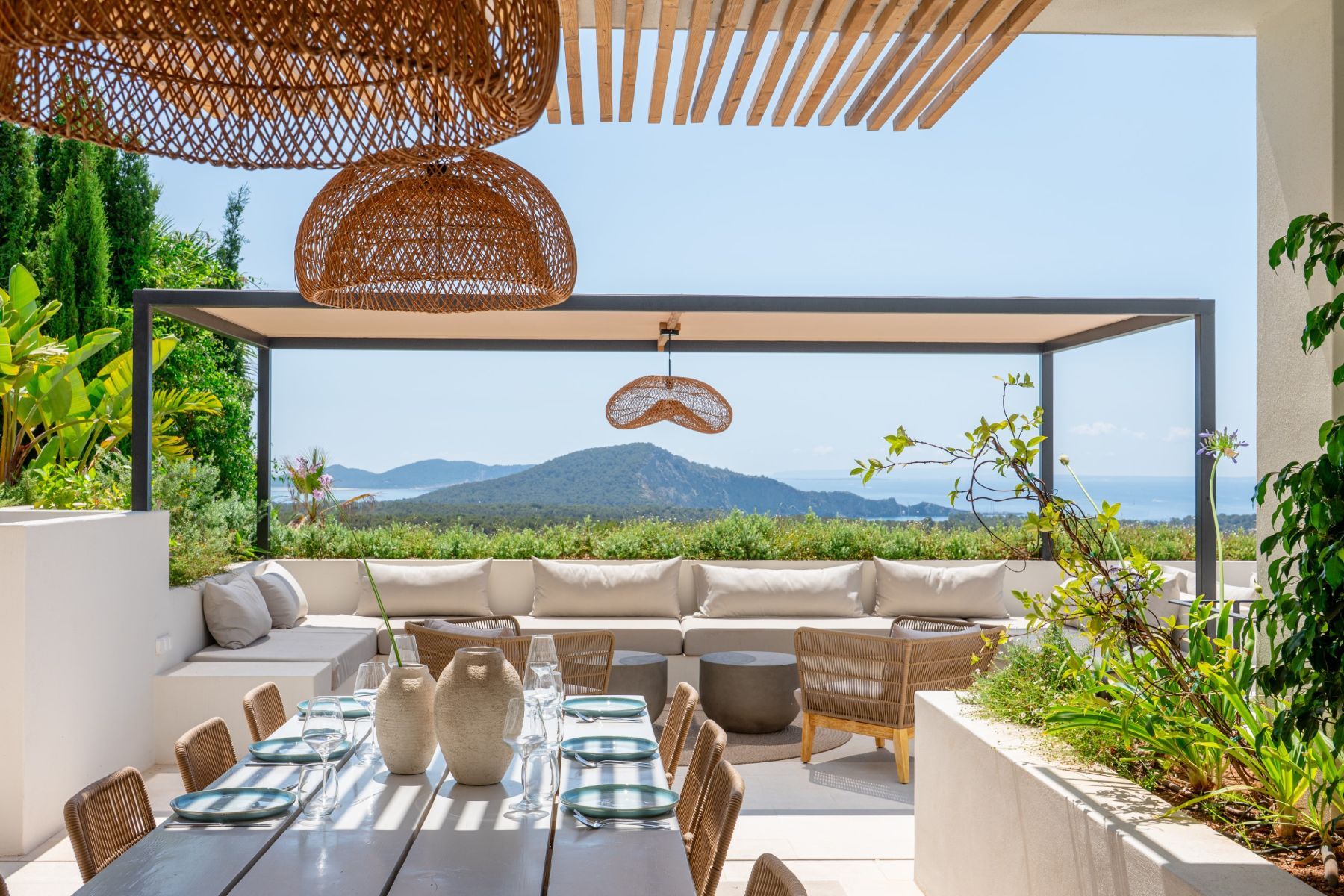 White Horizon villa photo.