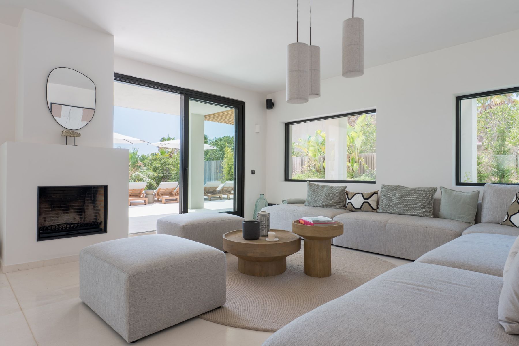 White Horizon villa photo.