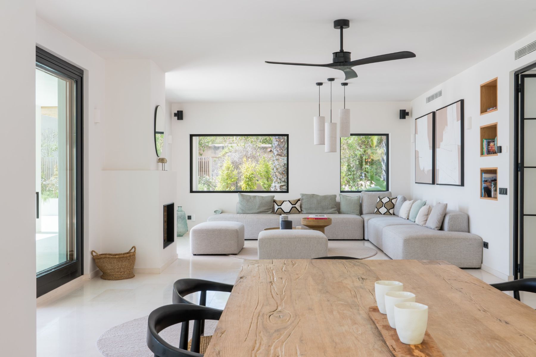 White Horizon villa photo.