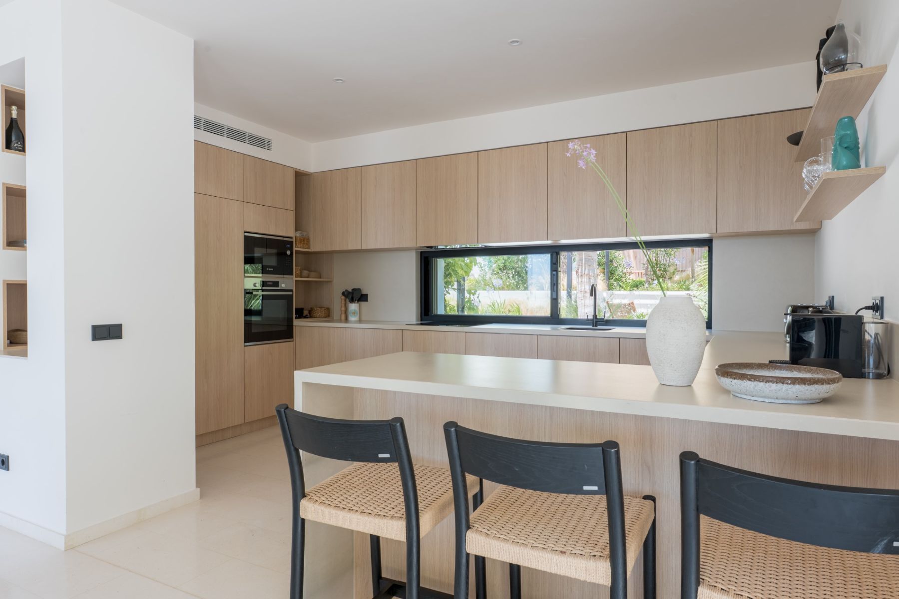 White Horizon villa photo.