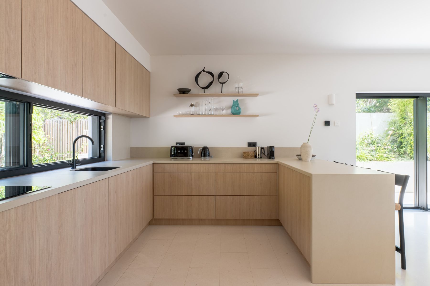 White Horizon villa photo.
