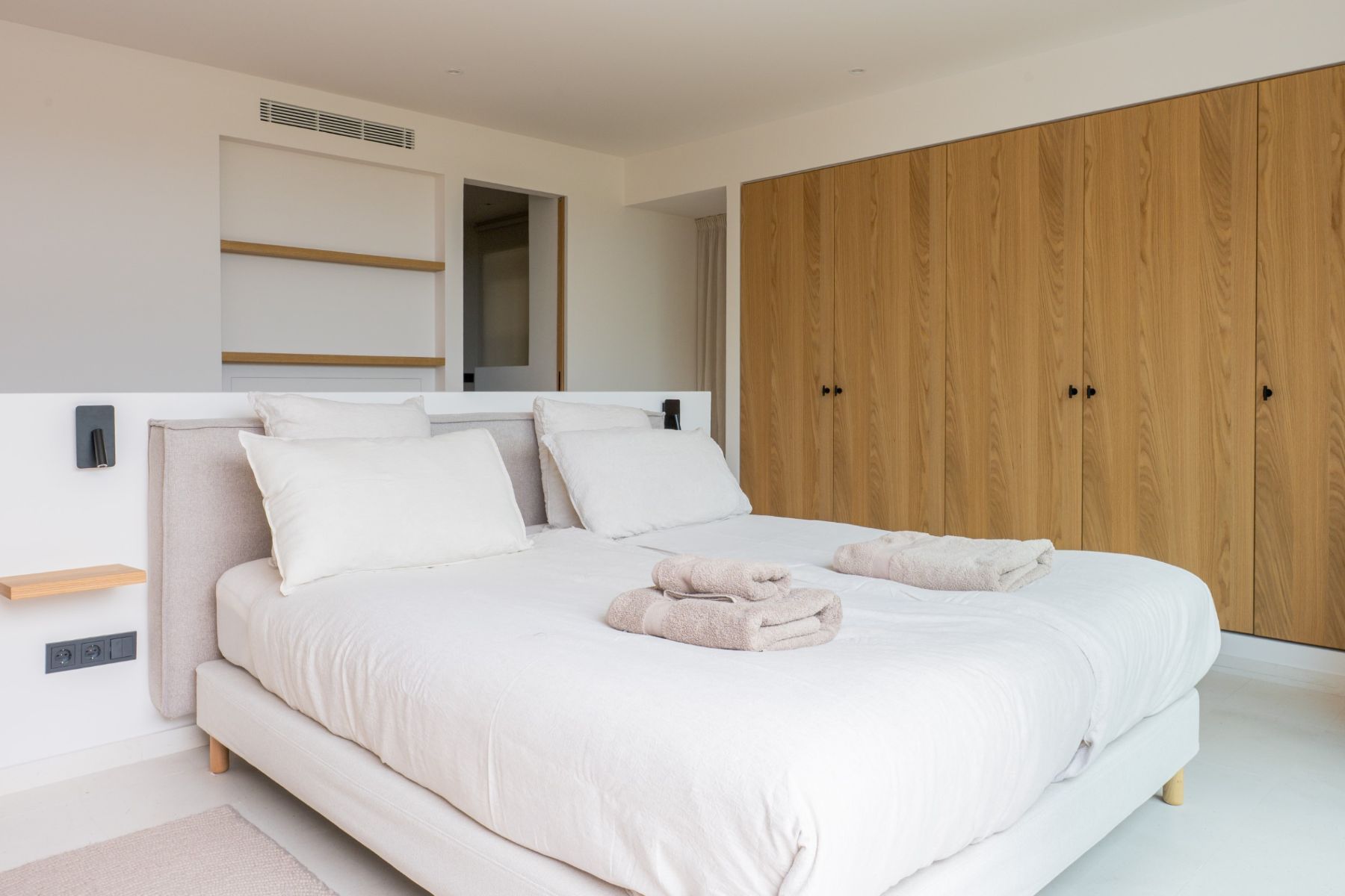 White Horizon villa photo.