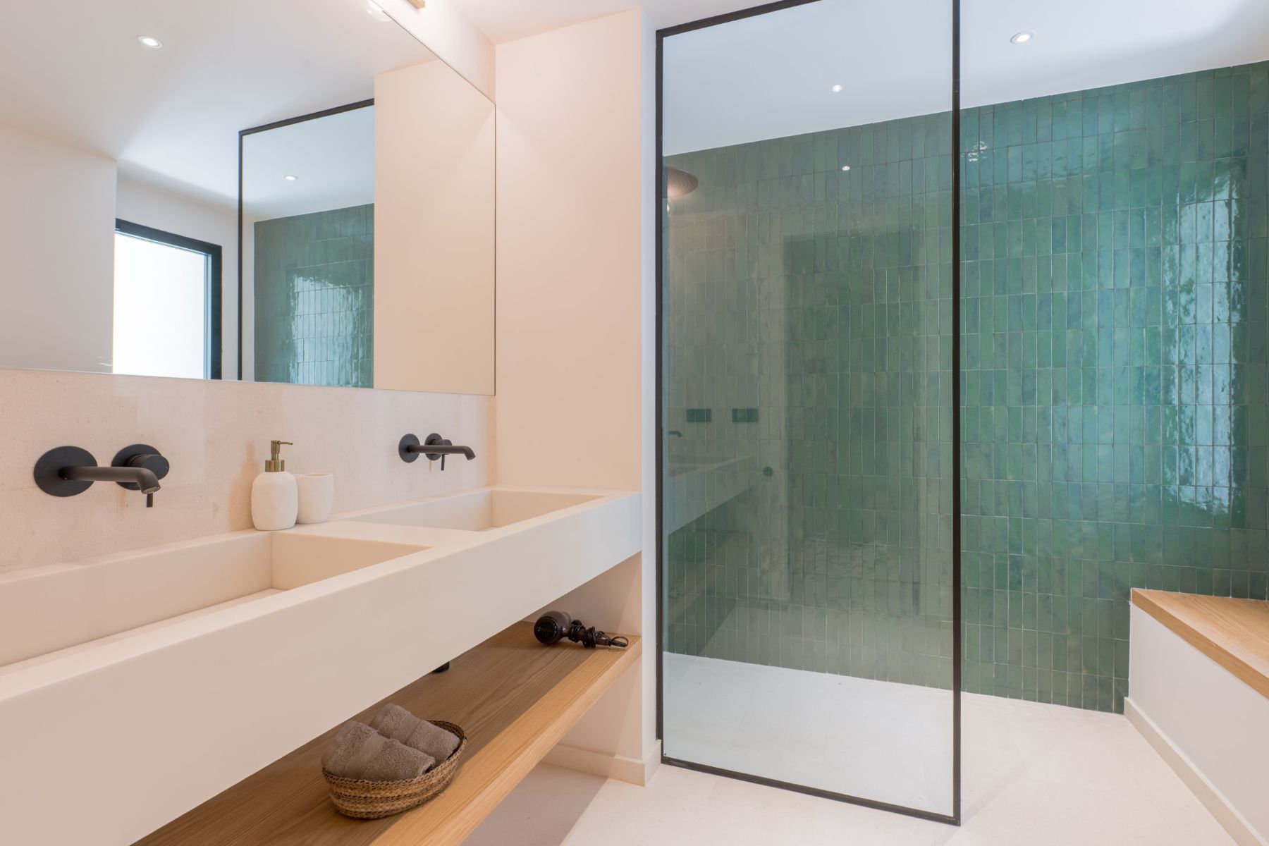 White Horizon villa photo.