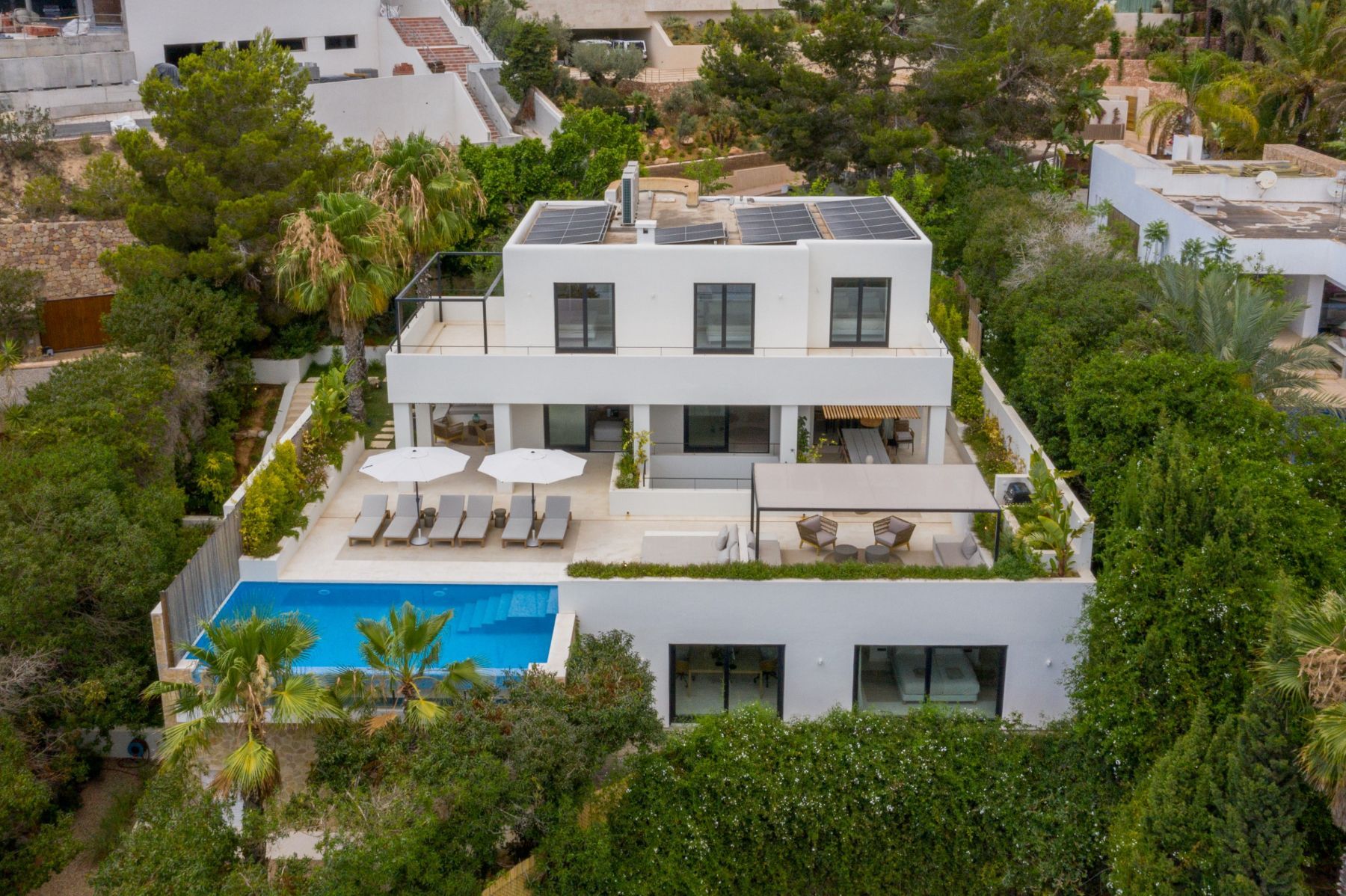 White Horizon villa photo.
