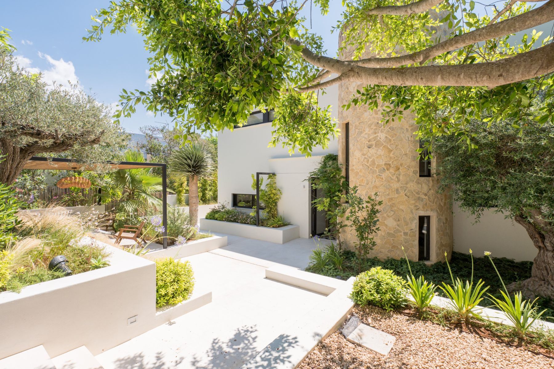 White Horizon villa photo.