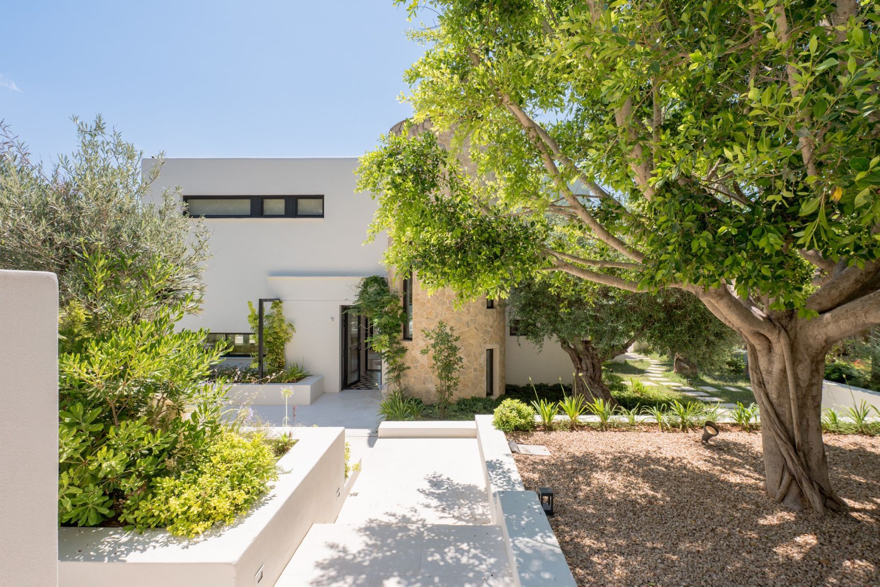 White Horizon villa photo.