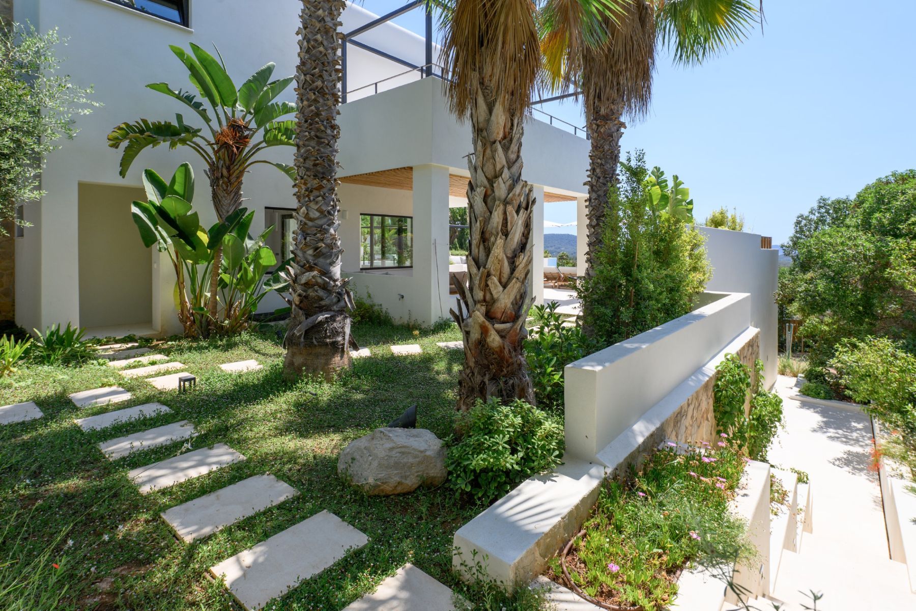 White Horizon villa photo.