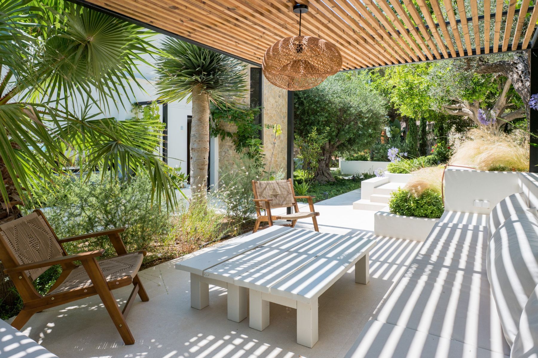 White Horizon villa photo.