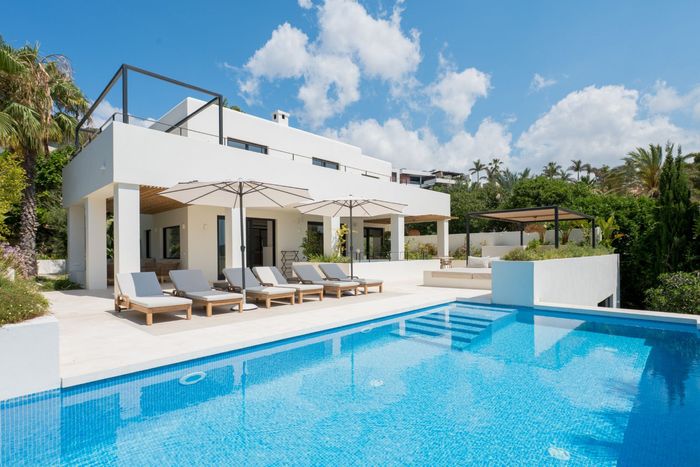 White Horizon villa photo.