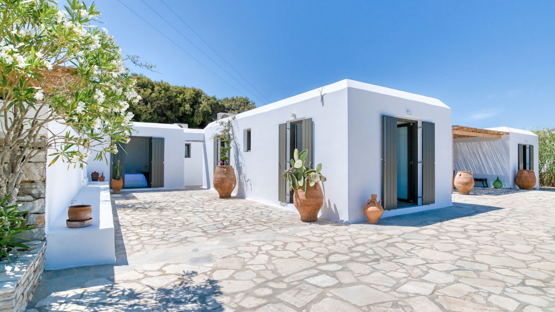 Kiwi villa photo.