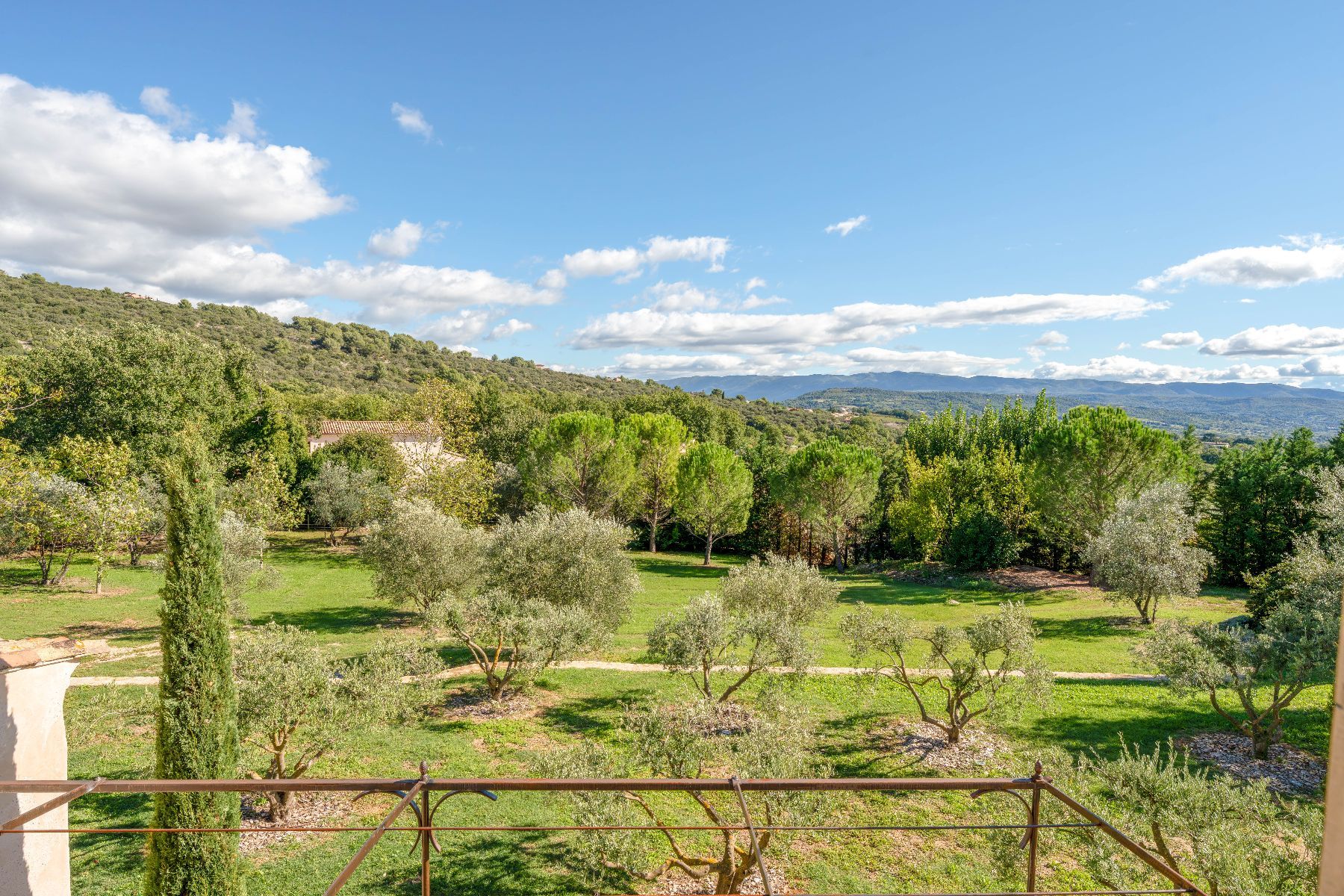 Le Mas des Merveilles villa photo.