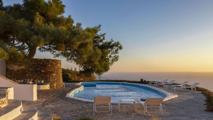 Rainbow villa photo.