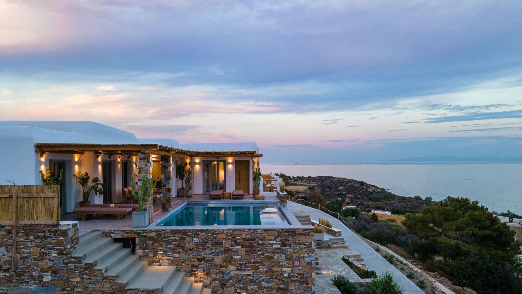 The Captains Lookout villa photo.